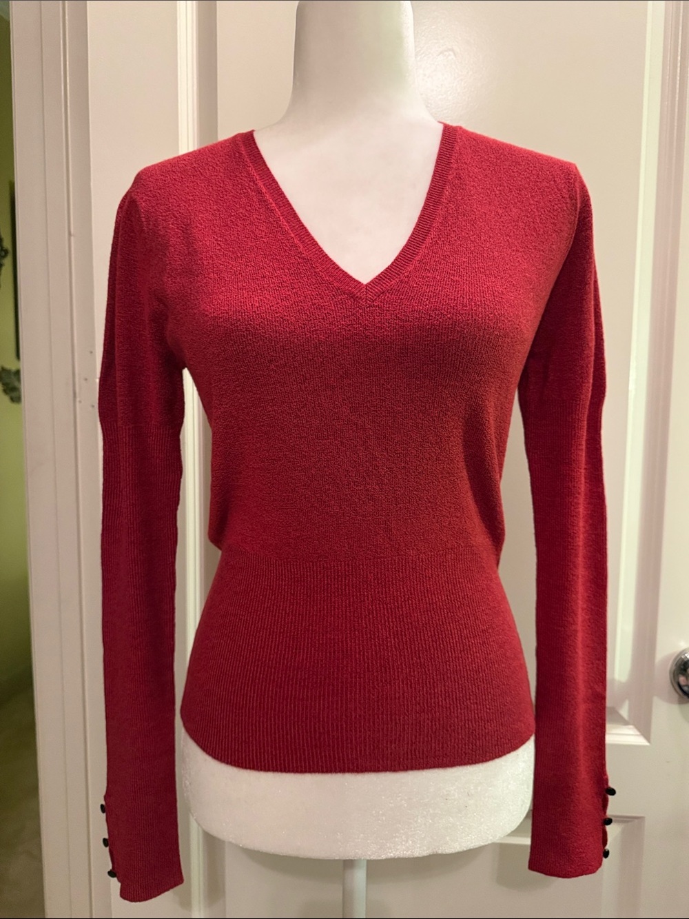 Easel Red Fitted Stretch Ribbed Knit V-Neck Lightweight Sweater Medium NEW